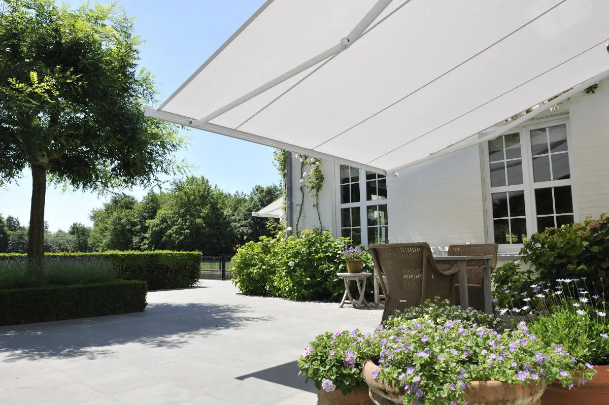 Un store banne installé par Moyse 3D