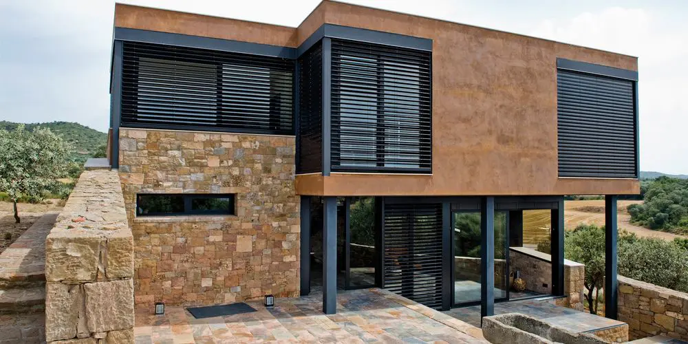 Un brise soleil orientable Griesser installé par Moyse 3D