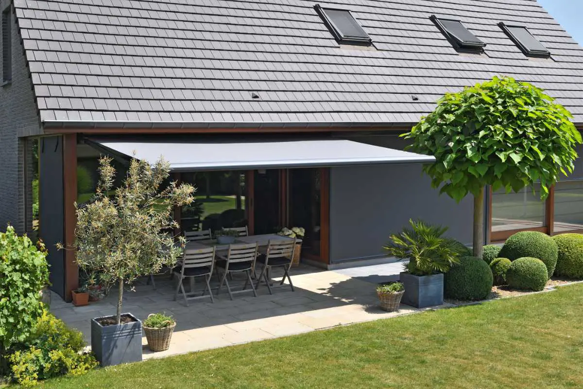 Un store banne installé par Moyse 3D