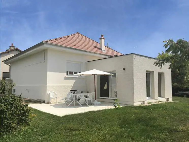 Une maison avec une extension réalisée par Moyse 3D