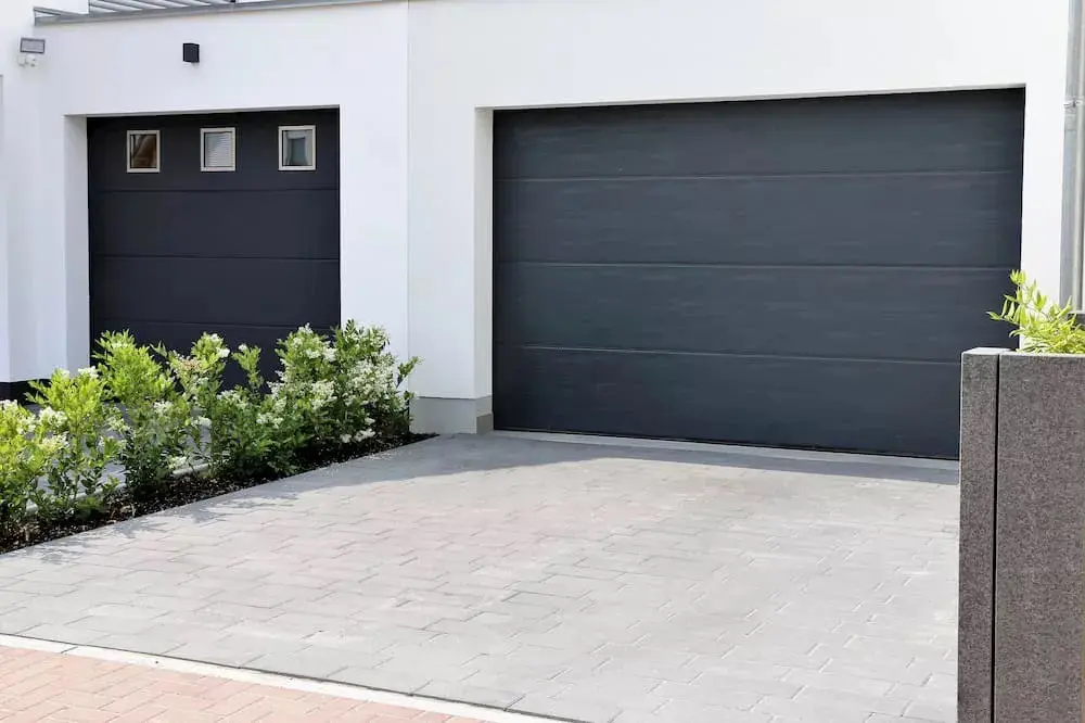 Une porte de garage installée par Moyse 3D