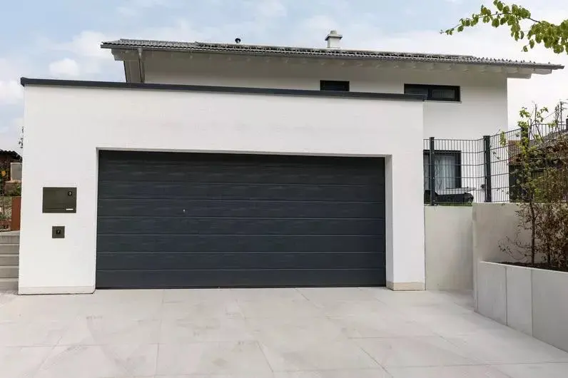 Une porte de garage installée par Moyse 3D